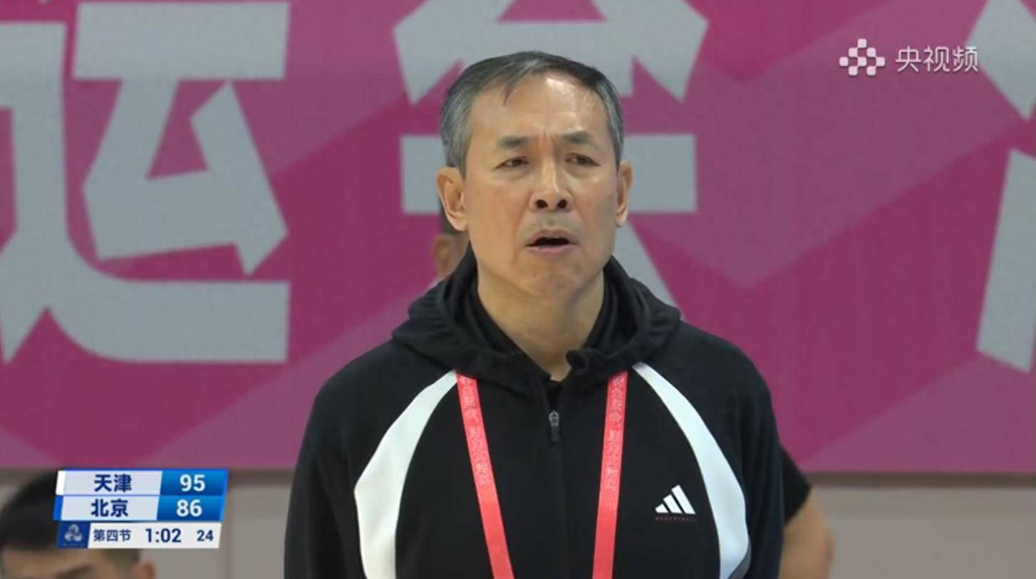 放着高大中锋不用,打五小遭逆转,cba老帅犯昏,球迷:该下课了