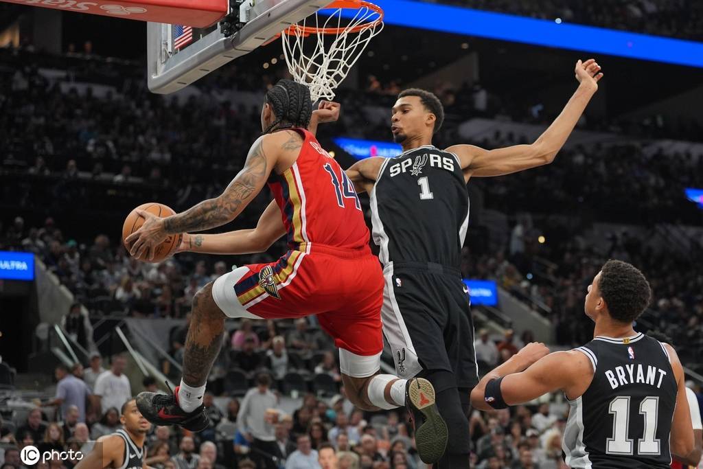 文班18+18墨菲空砍41分 马刺8人上双胜鹈鹕