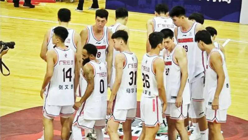 CCTV5直播，广东男篮备战全运决赛，徐杰对决李荣培