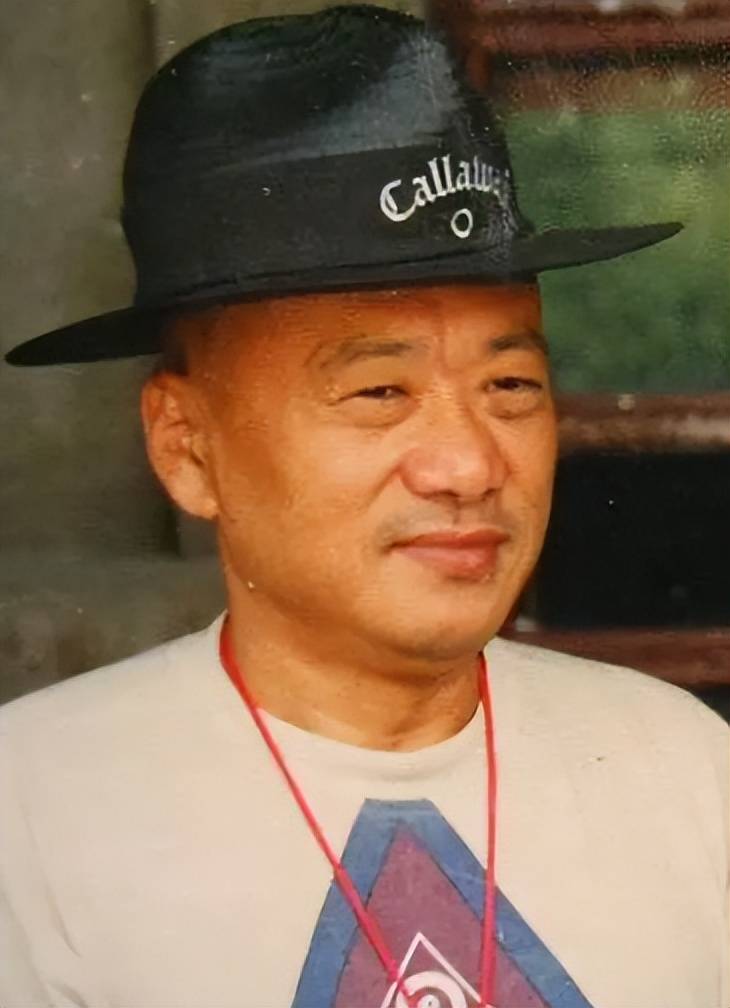 80岁凌峰与现任老婆合照罕见曝光,女方不是贺顺顺,传闻原来是真