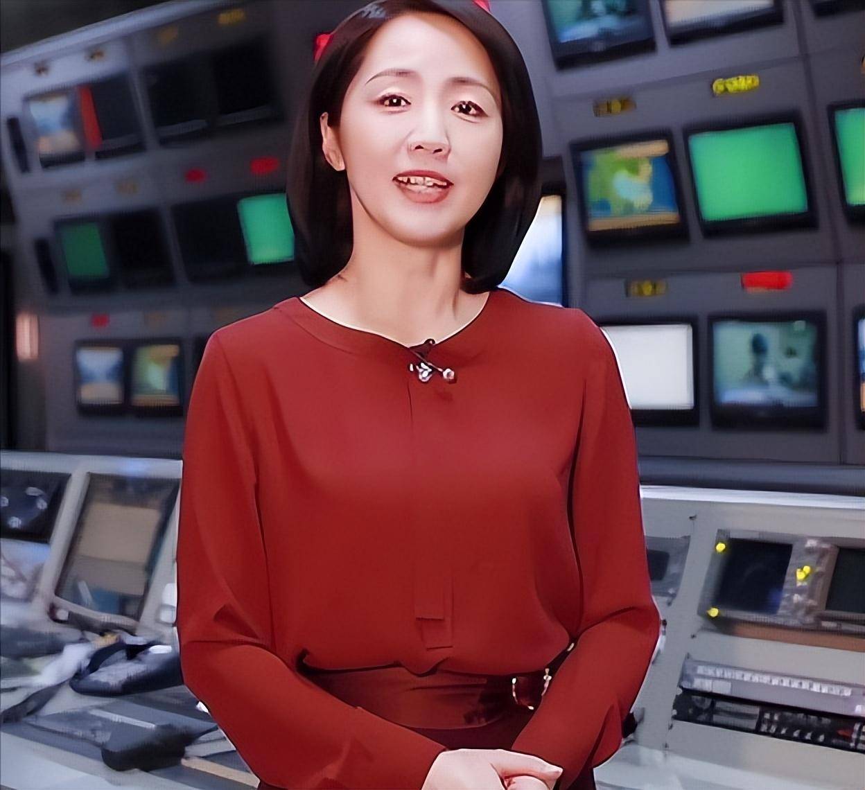 "气象小姐"杨丹:28年无失误,丁克16年却40岁当妈,如今怎样了