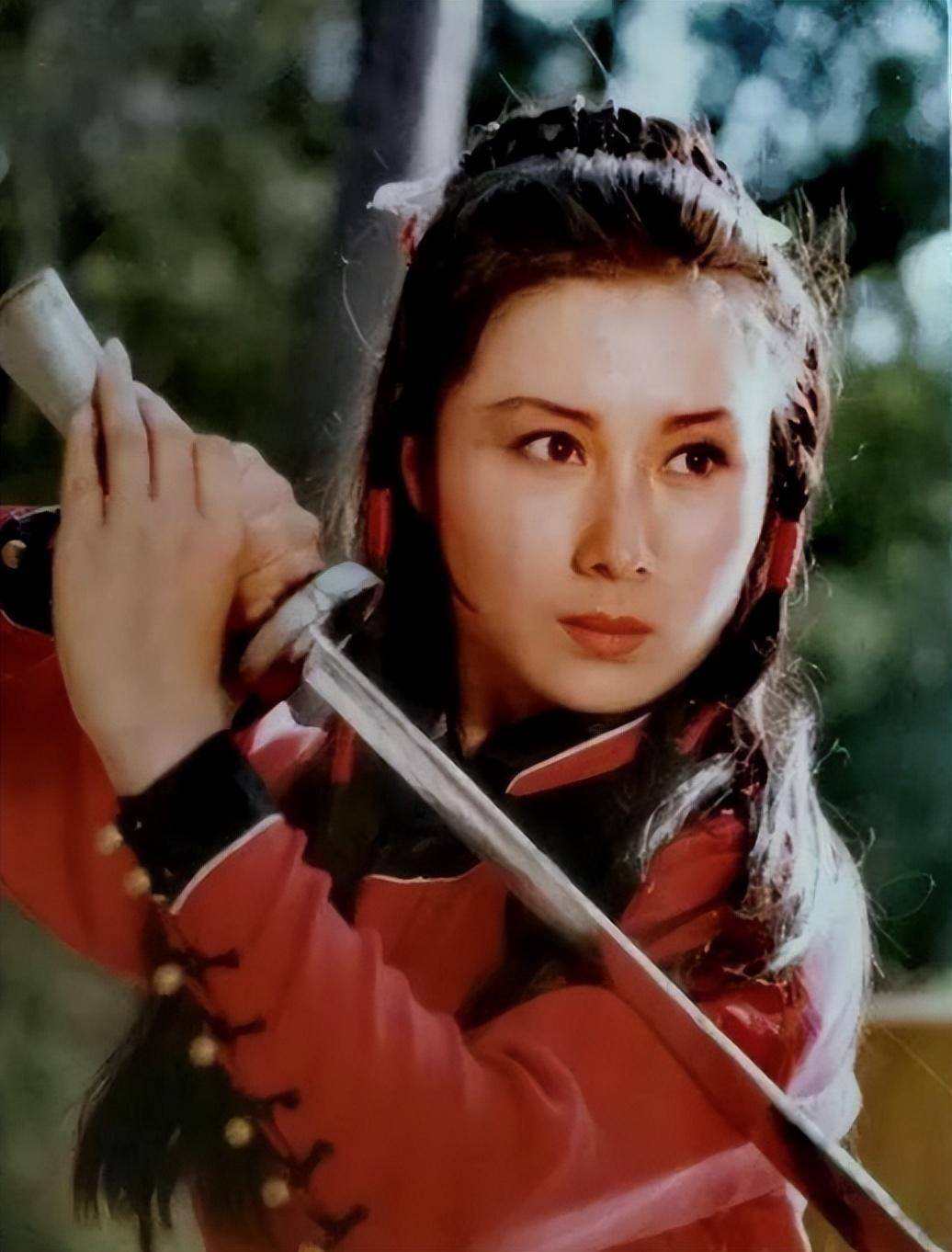 "牧羊女"丁岚,如今外嫁外籍老公,至今膝下无儿女她过得如何?