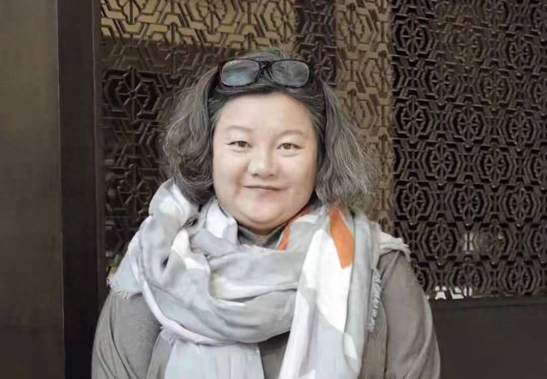 名门贵女洪晃:43岁嫁仅有高中学历的第四任丈夫,现在怎样?