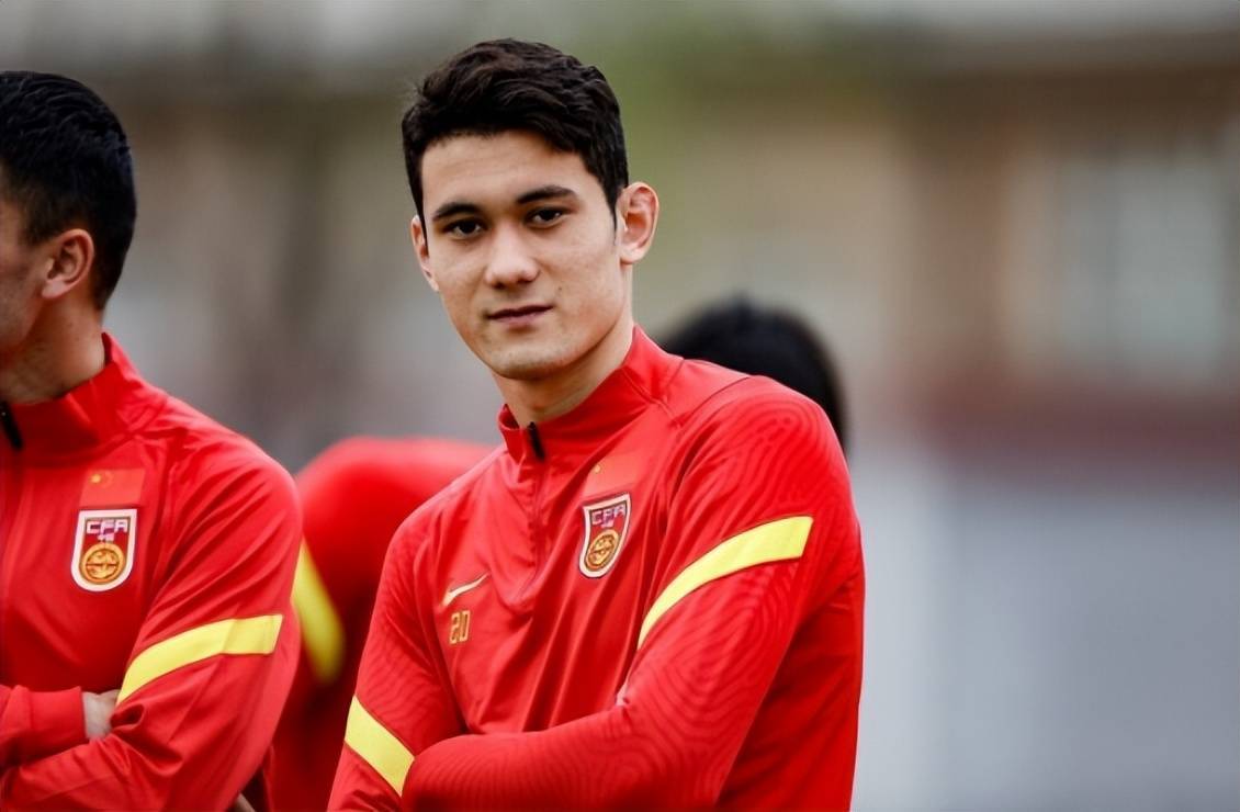 U22国足多位国脚将在下个月扎堆去德甲留洋！四人被新东家点名看好，拜合拉木领衔+王钰栋无缘