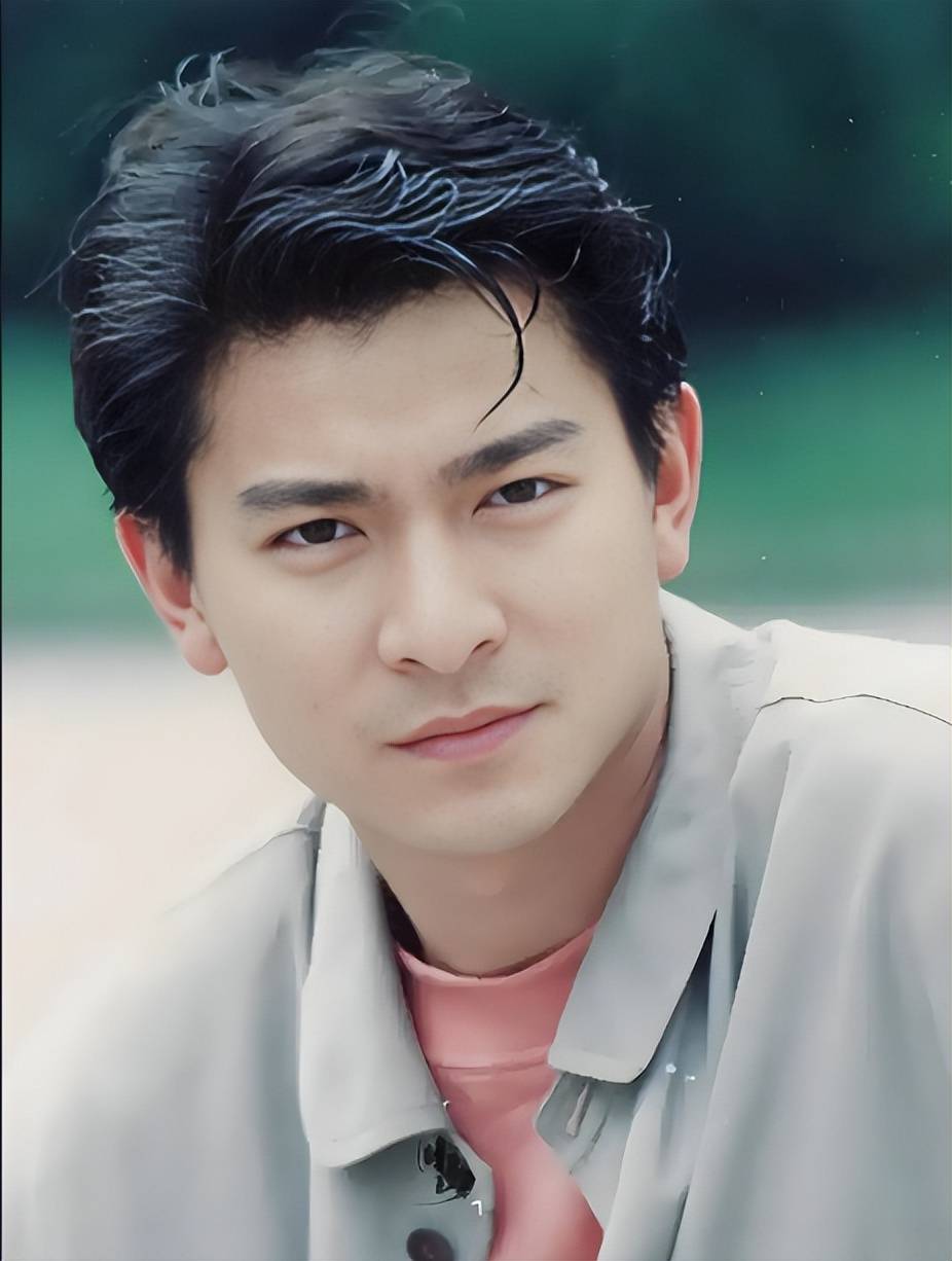 时隔28年,刘德华全运会再唱《中国人》,唐装映初心,金曲传家国