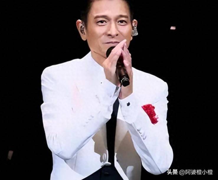 央媒发文称赞64岁的刘德华,原来这才是真正的偶像榜样!