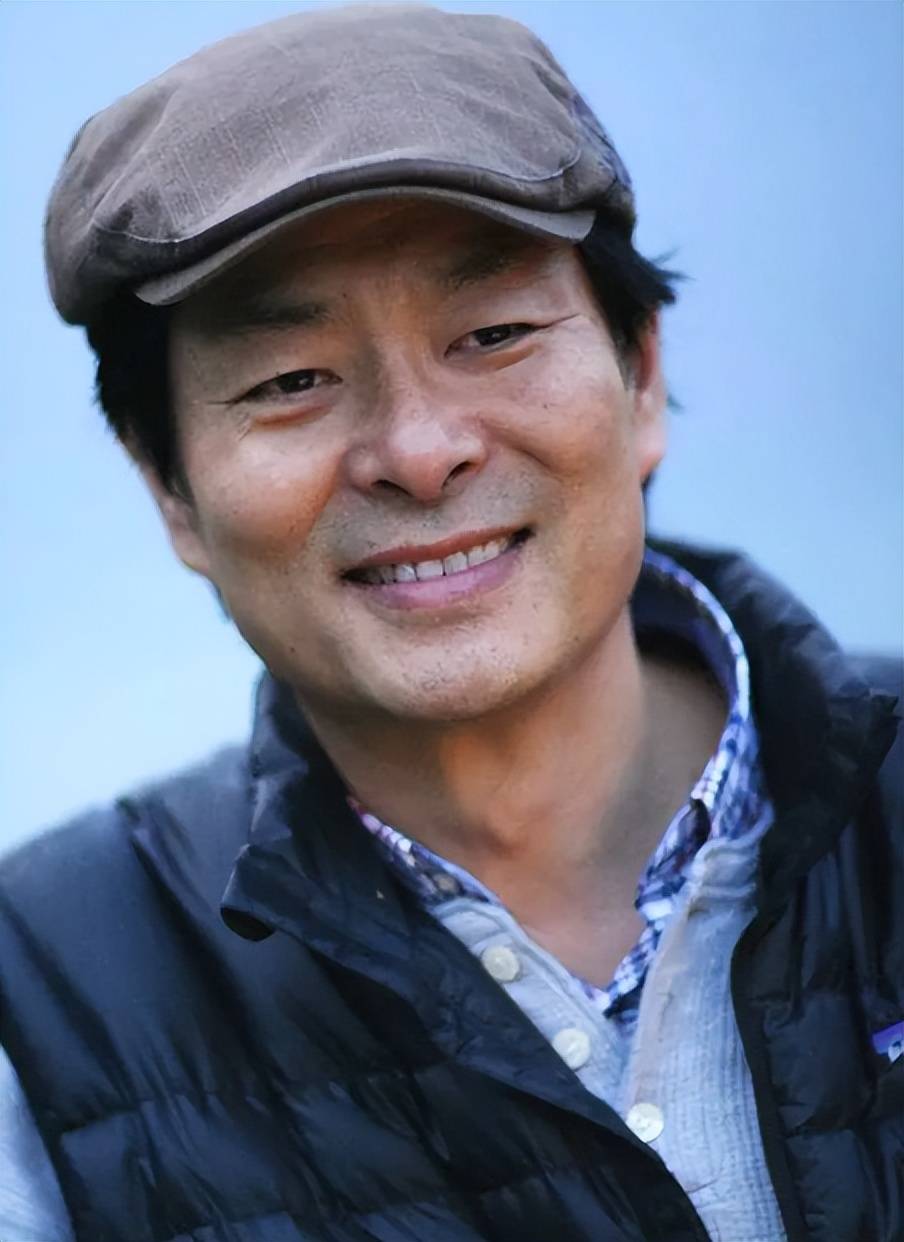 濮存昕:倒贴50万嫁女儿,69岁仍不敢老去,一人撑起弟媳的余生