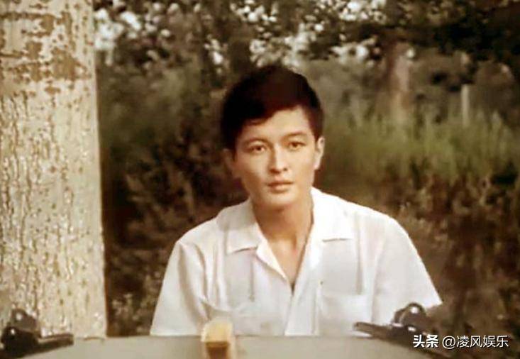 杨亚洲的前妻叫唐双文,两人认识的很早