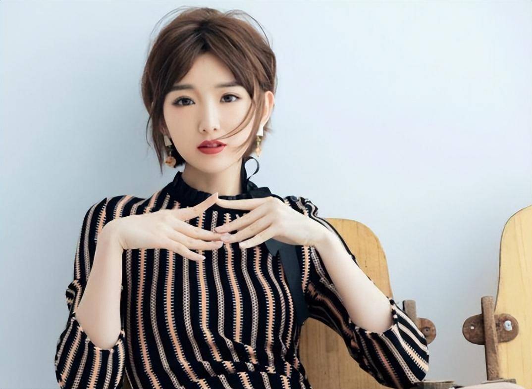 毛晓彤:曾经被父亲抛弃扔垃圾桶,成名后父亲索要5000万赡养费