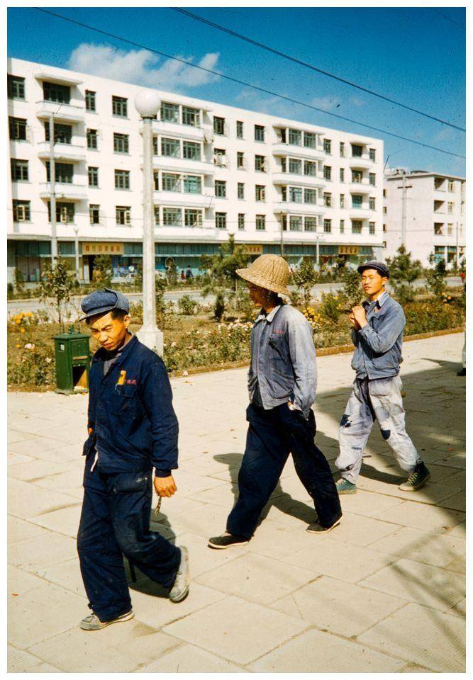 老照片:五十年代建设中的闵行一条街 火红年代里上海最美道路