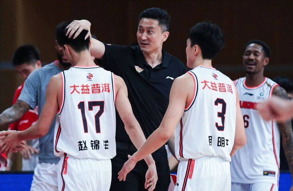 官宣！广东男篮冠军后卫加盟山东球队，曾是杜锋爱将却被买断合同