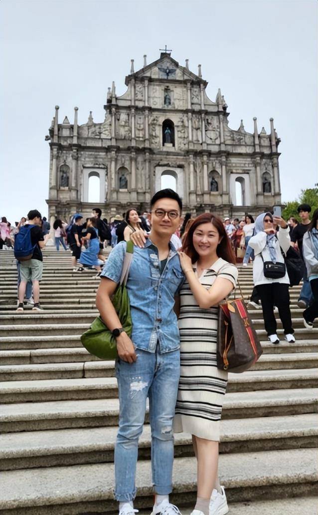 老公是前tvb艺人,结婚十余年有两女一子
