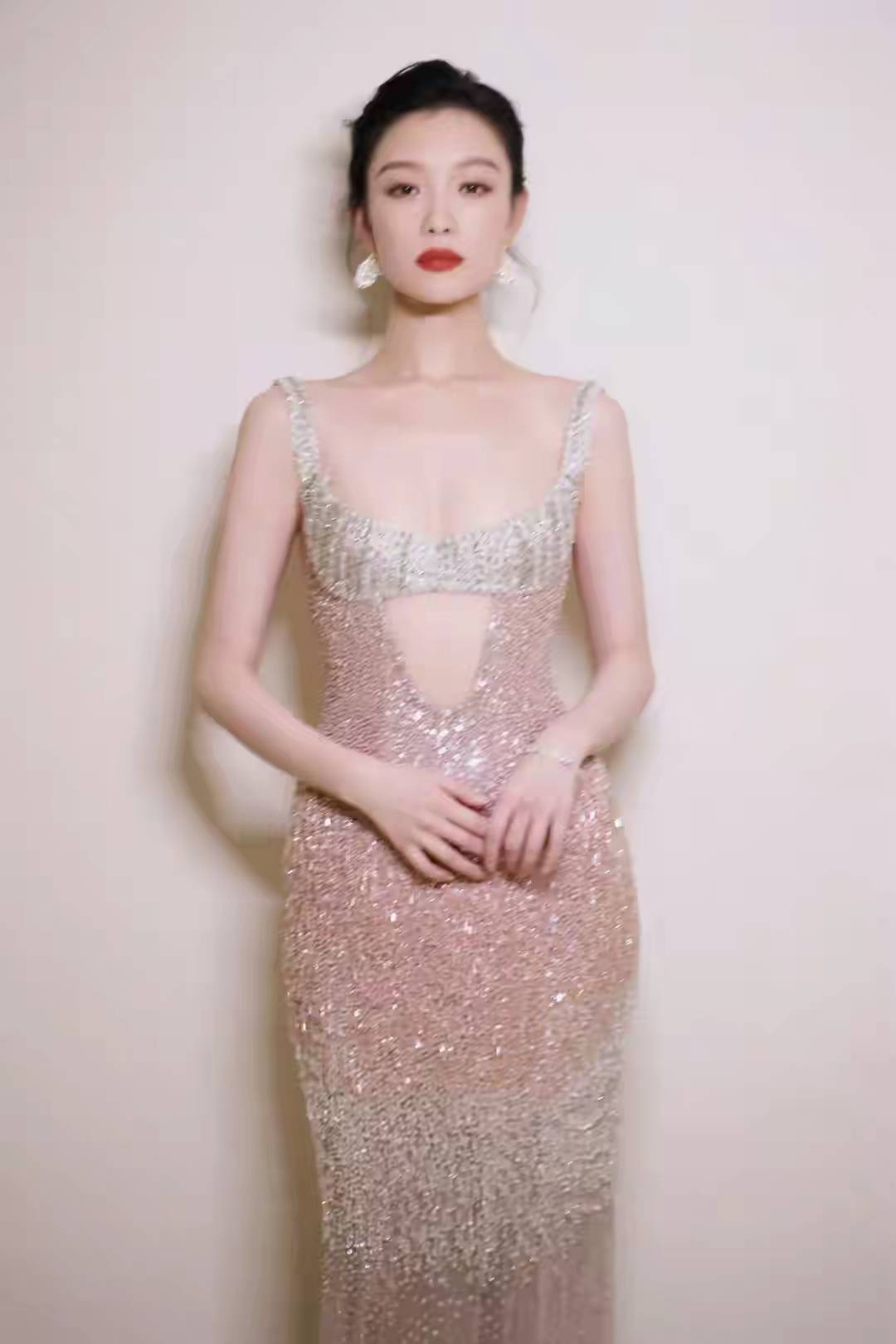 倪妮的骨相风骨里的性感与惊艳内娱少女感天花板