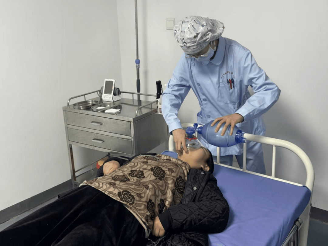 许昌市康复医院开展心肺复苏实操演练培训