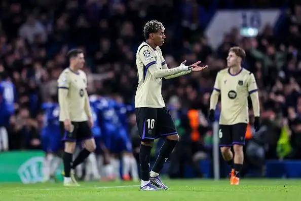 三连胜！切尔西3-0完胜巴萨，闪耀斯坦福桥