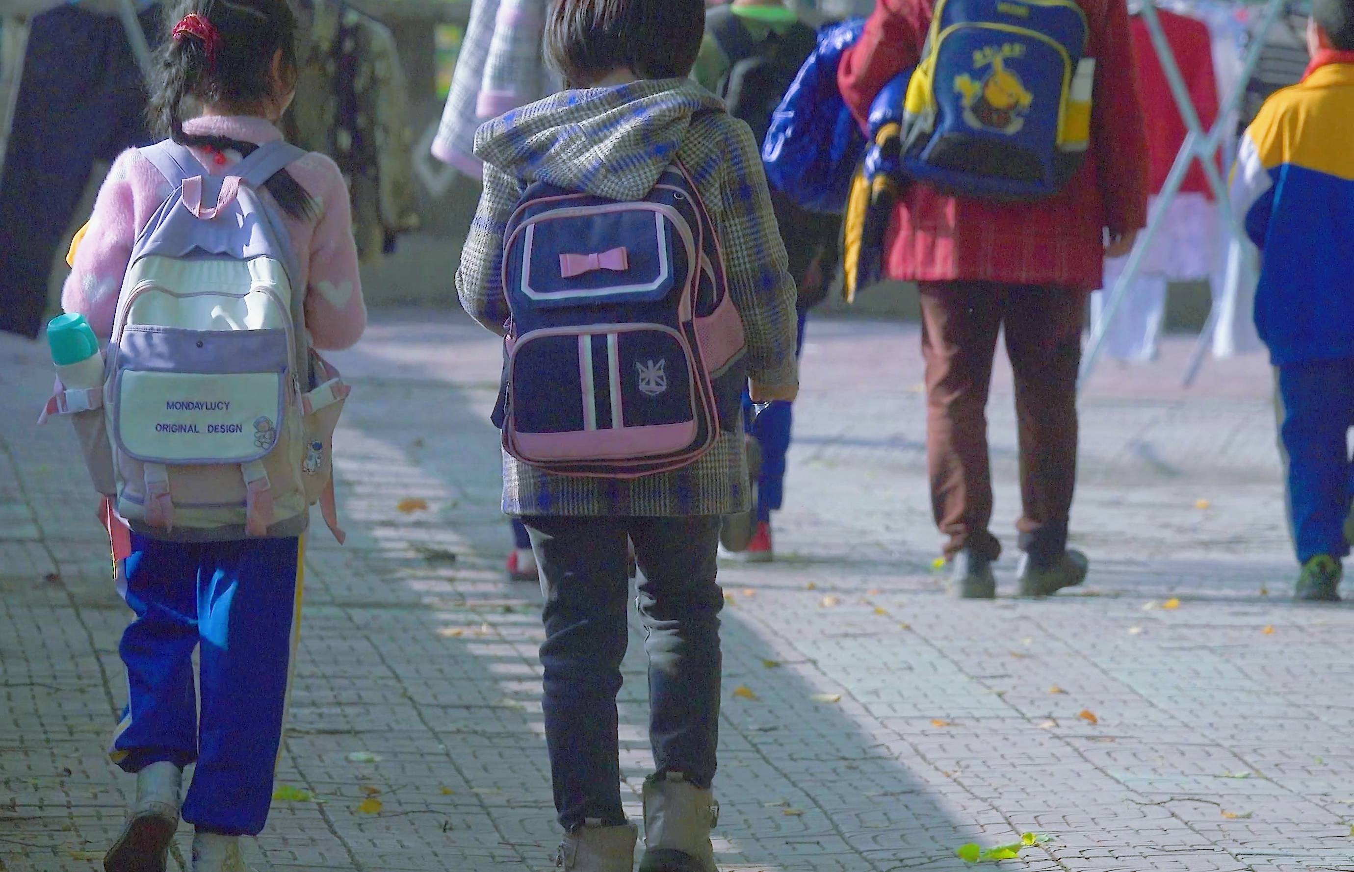 小孩磨蹭怎么办,有啥好办法？用这4招才能让娃不拖拉