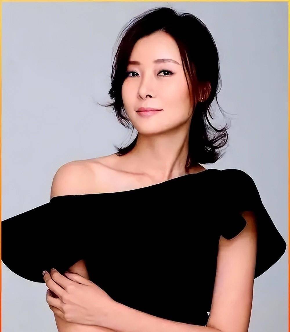 柯蓝与黄志忠因合作电视剧相识,先后共同出演两部作品