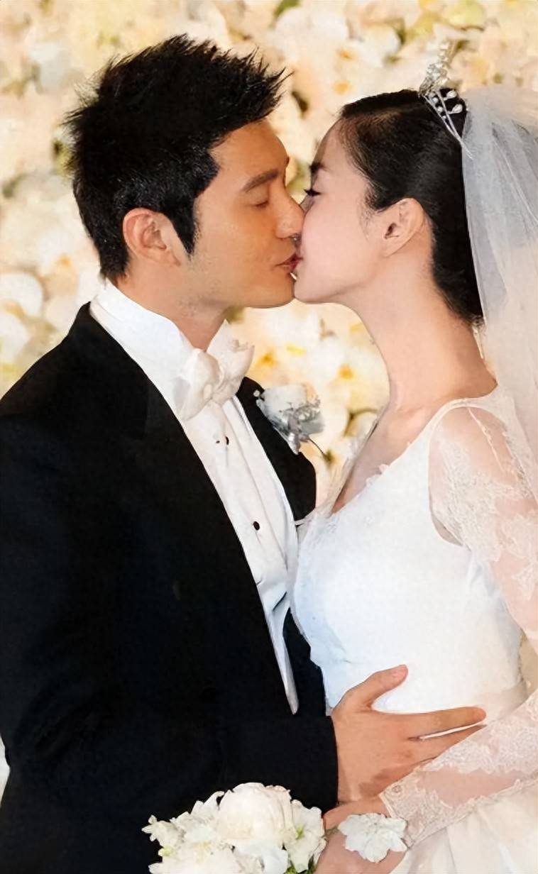 没想到,黄晓明一家四口参加周岁宴这次,杨颖却意外实现口碑暴涨