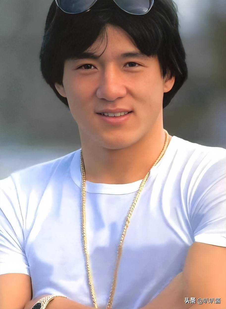 原来成龙身上的标签不单单是功夫之王,还有风流成性,婚内出轨