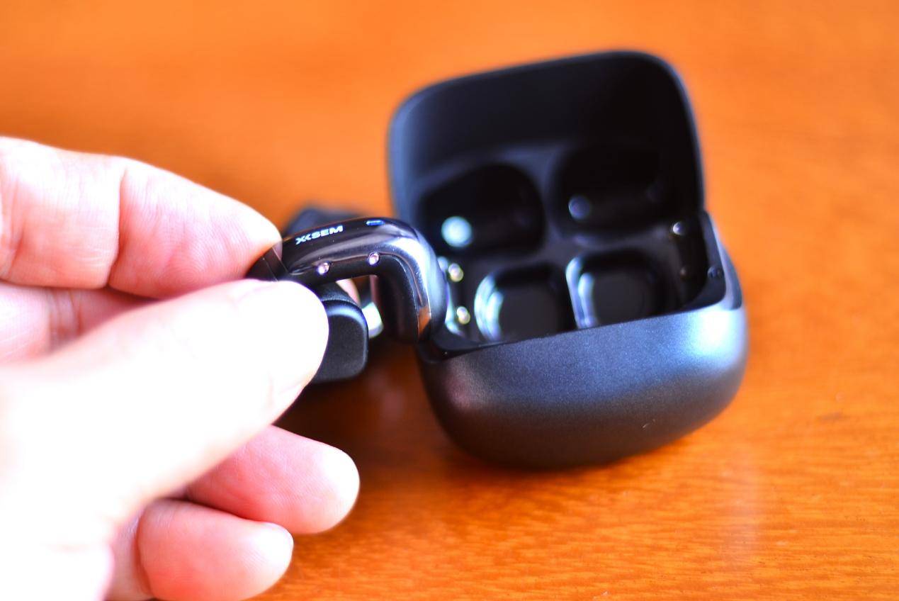 百元级耳机卷王来了，千元级音质的西圣Plume耳夹式耳机