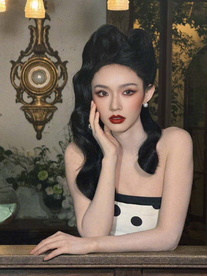 林允红毯摔倒上热搜,本人回应:刚刚不小心摔了觉得有点紧张 插图4 林允红毯摔倒上热搜,本人回应:刚刚不小心摔了觉得有点紧张 插图4