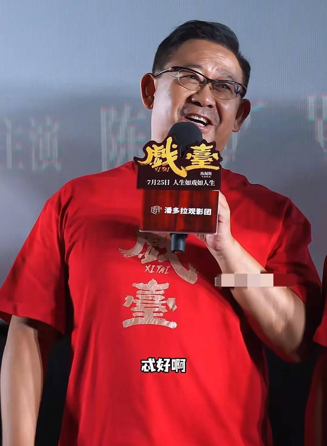 看了62岁姜文和57岁姜武近照,才发现俩人的面相天差地别