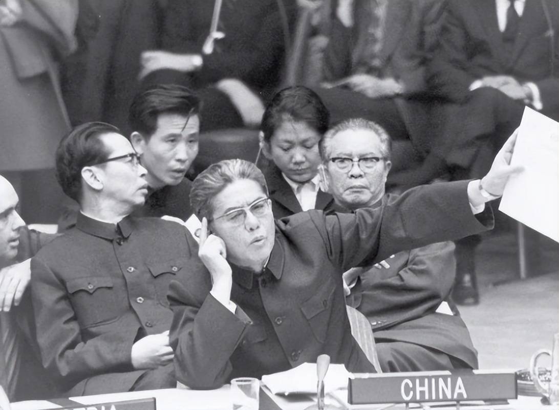 章含之为什么不愿意与乔冠华合葬,或许只有她自己知道_搜狐网