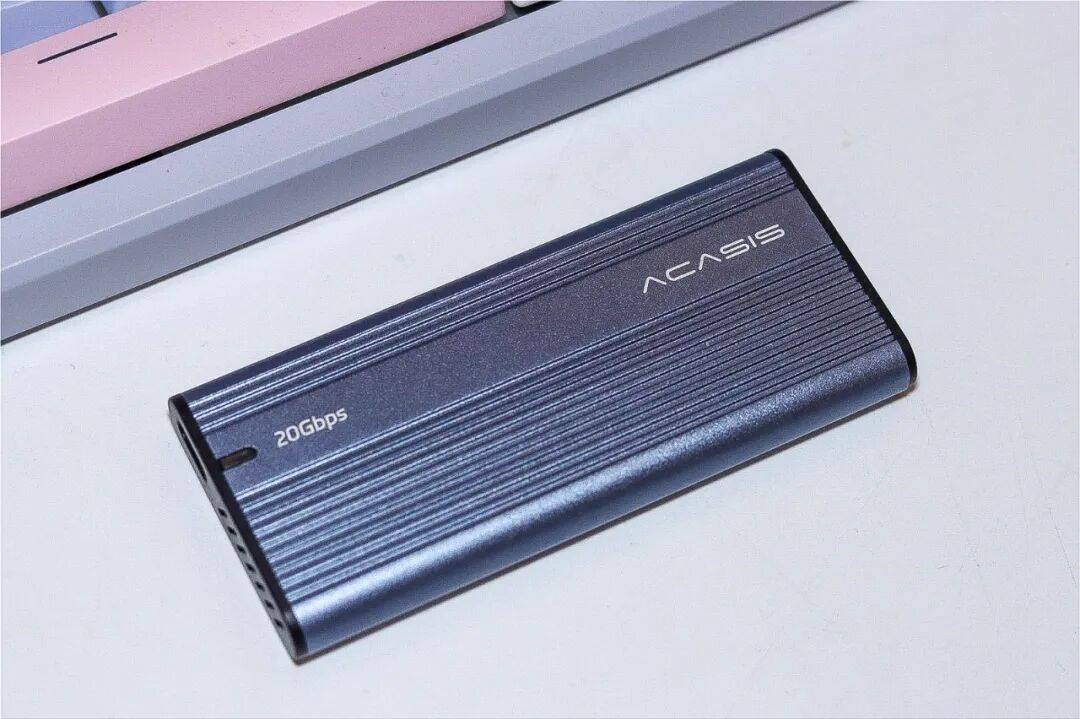 读写速度慢如蜗牛,原来是我选错了移动固态硬盘盒