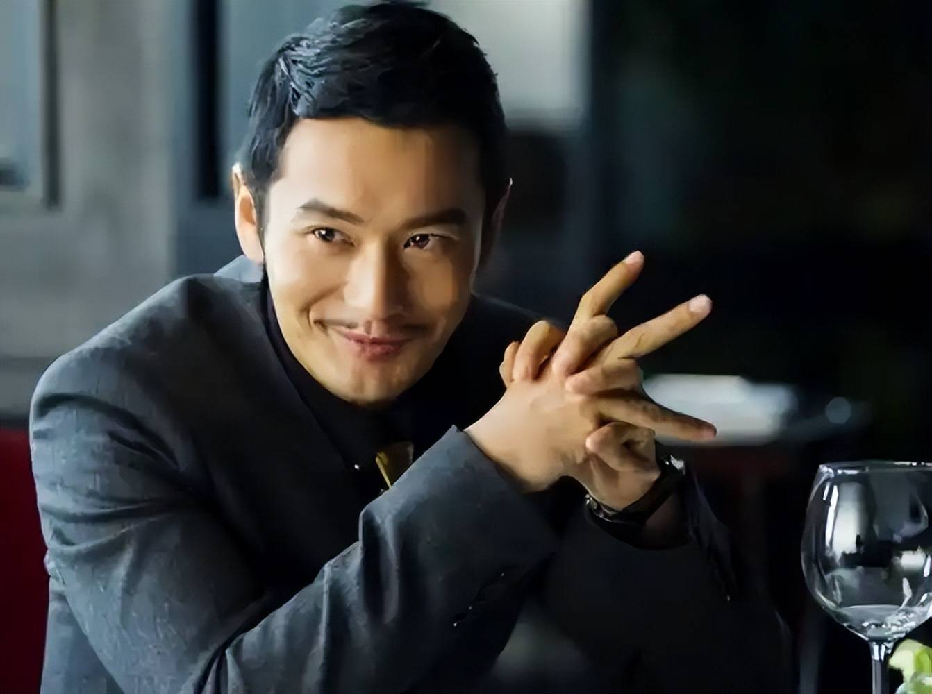 黄晓明又拿下"大眼美女",撞脸杨颖叶柯