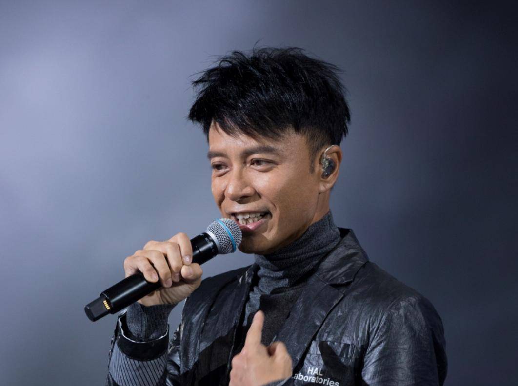 家家有本难念的经!57岁李克勤自爆"家丑",给所有中年人提了醒