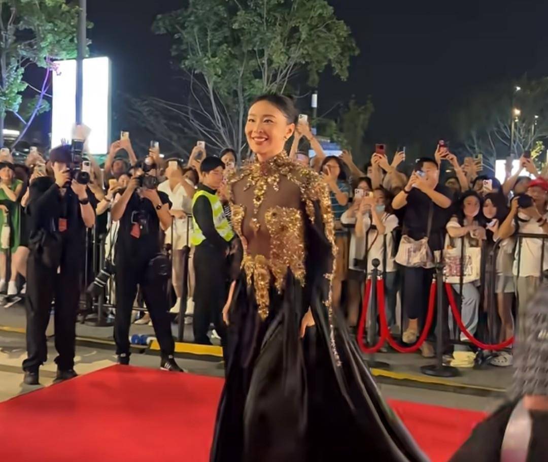 高叶本人给人一种又纯又欲的感觉,有些像汤唯的