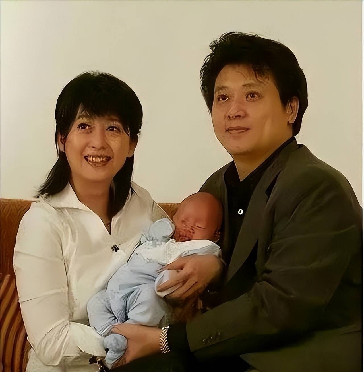 孟庭苇现状风韵犹存容颜不改56岁单身潇洒儿子18岁长得超帅