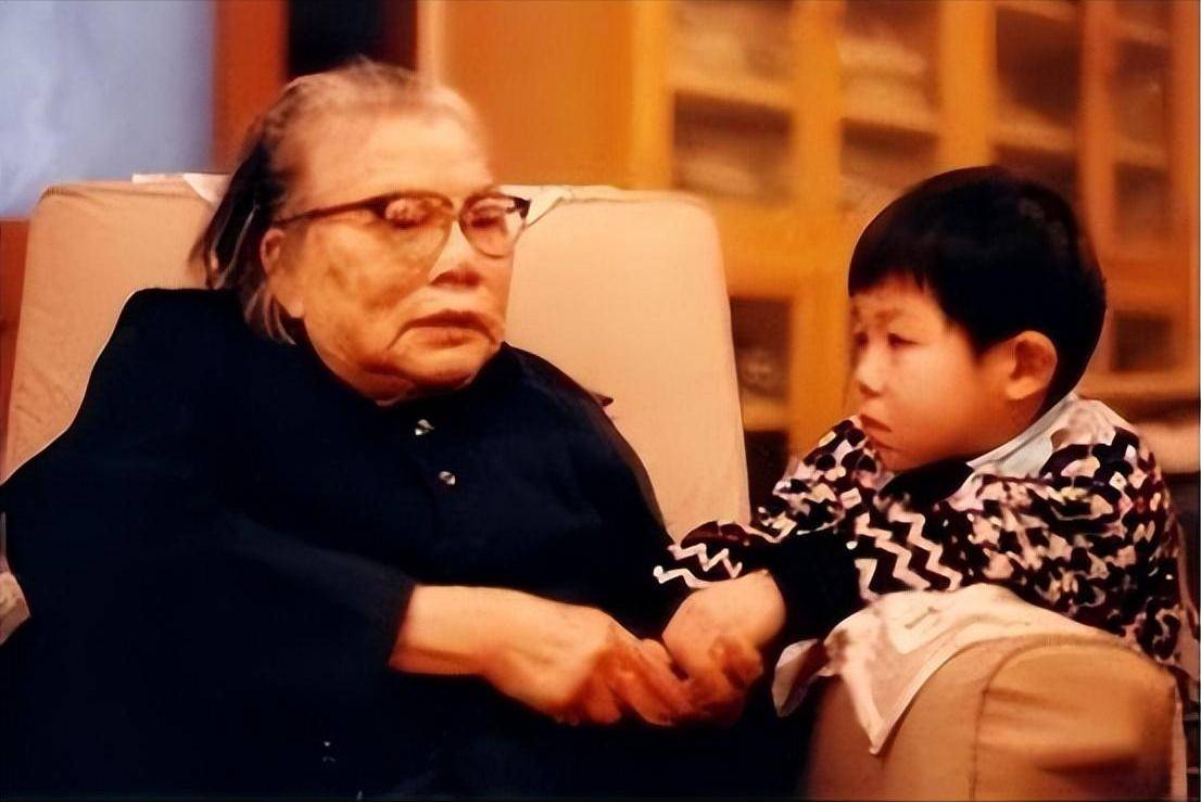 康克清:18岁成朱德夫人,一生没有生育,临终六字遗言让人泪目