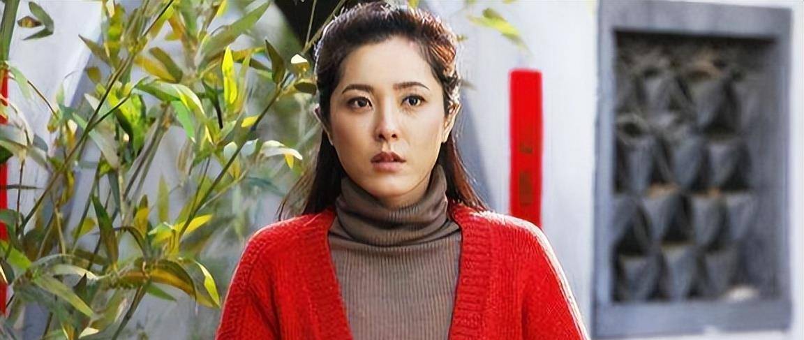 长得好演技好,49岁依旧单身一人,如今靠《沉默的荣耀》再翻红