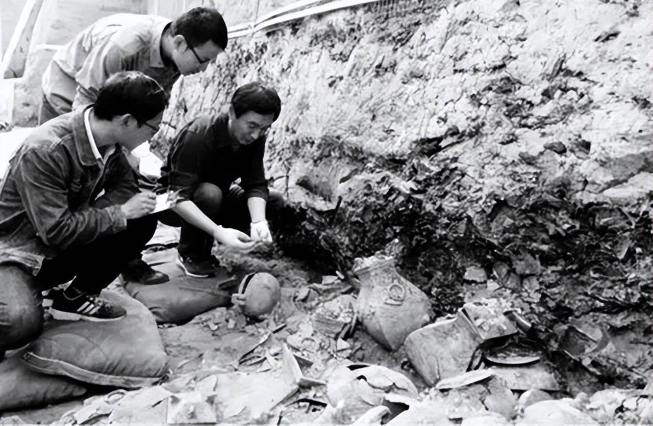1994年,西安古墓挖出少女遗骸,考古专家鉴定:来自7300年前