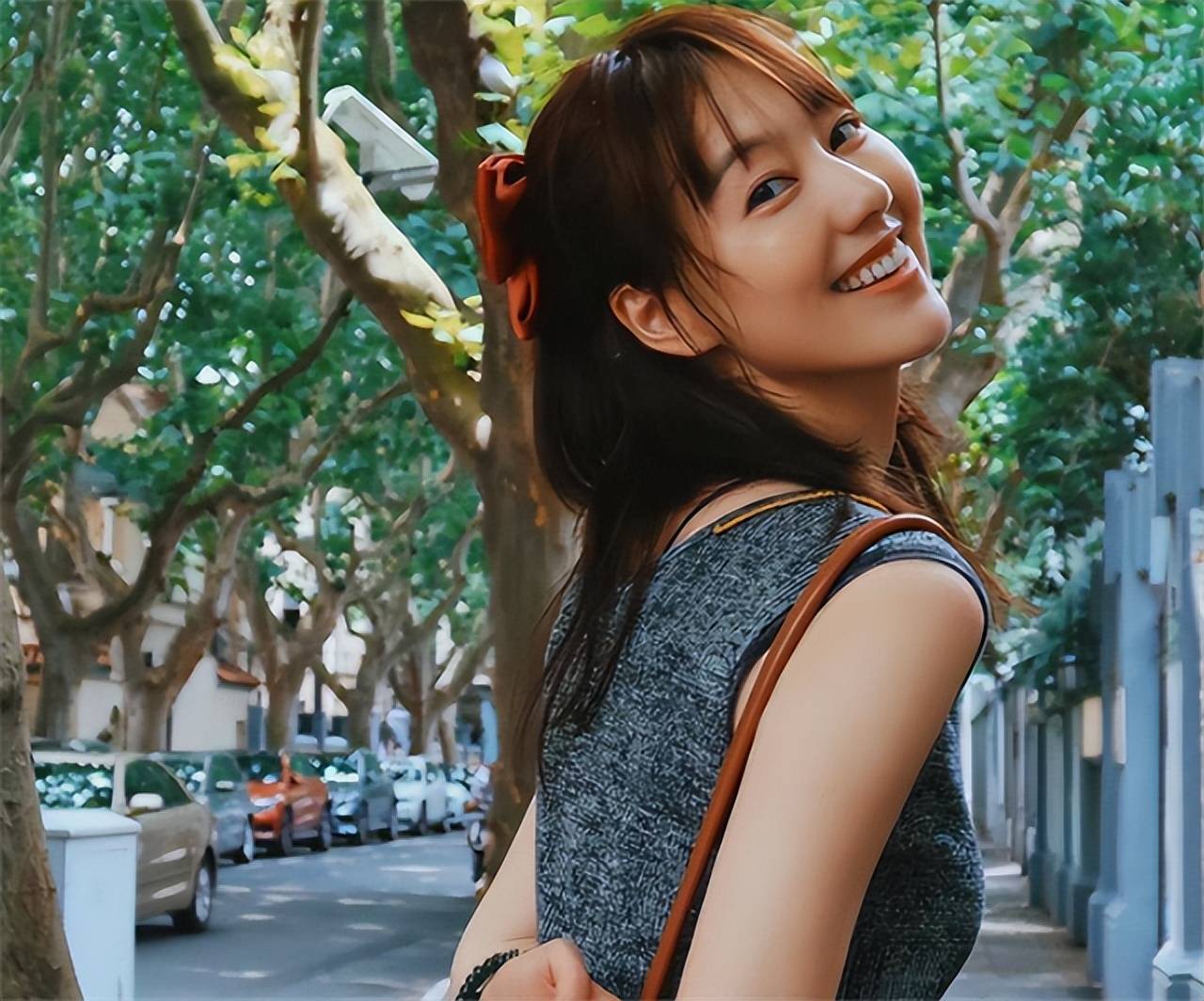 央视美女主持人王冠:离开央视5年,今自由独立,39岁依旧单身