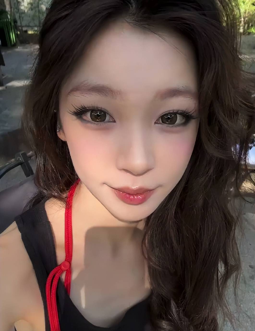 网红美女易梦玲露出马甲线性感火辣！有力量感的身材