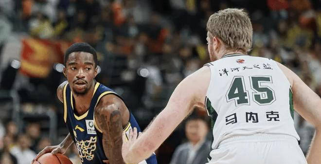 广东队险胜同曦，杜锋赛后严厉批评年轻球员，背后原因耐人寻味