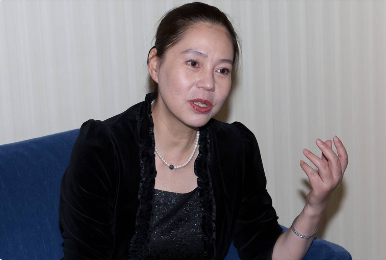 中国首位体坛叛徒胡娜,1982年赛前玩失踪,51岁回国捞金惹争议