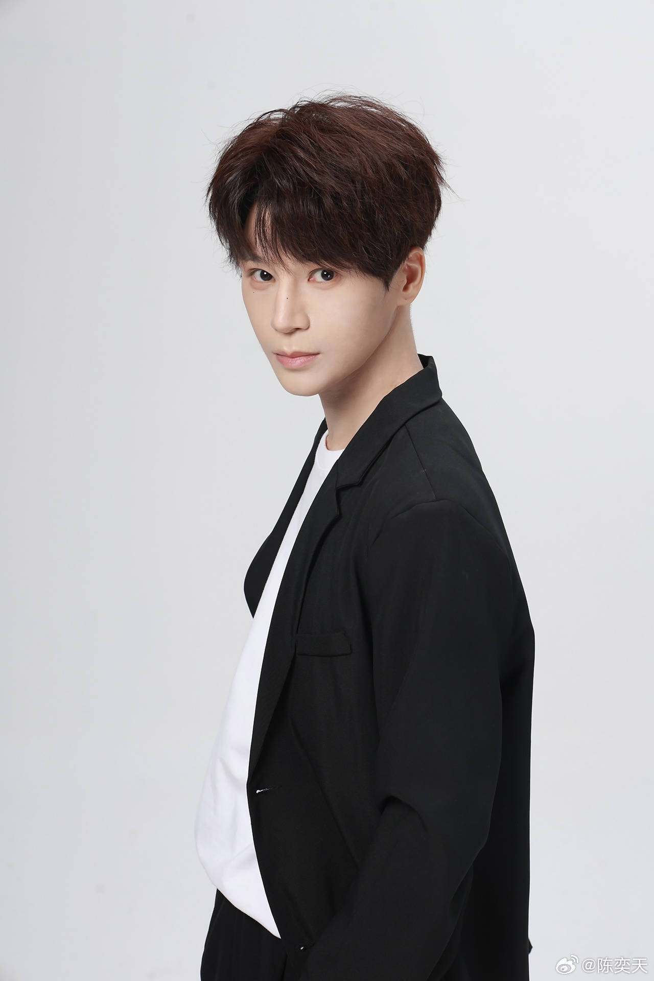 陈奕天最新写真大片惊艳释出小说男主脸