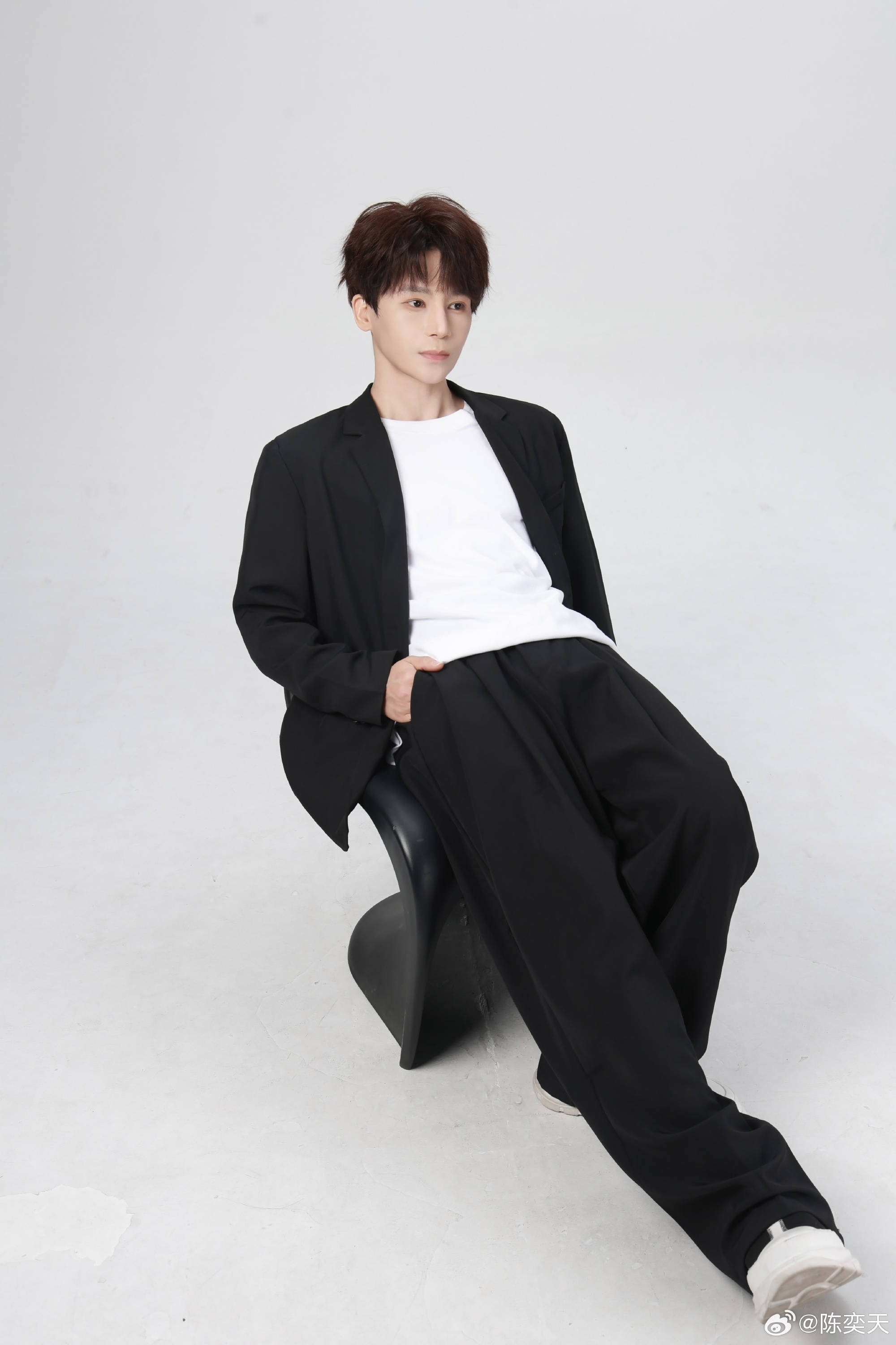 陈奕天最新写真大片惊艳释出小说男主脸