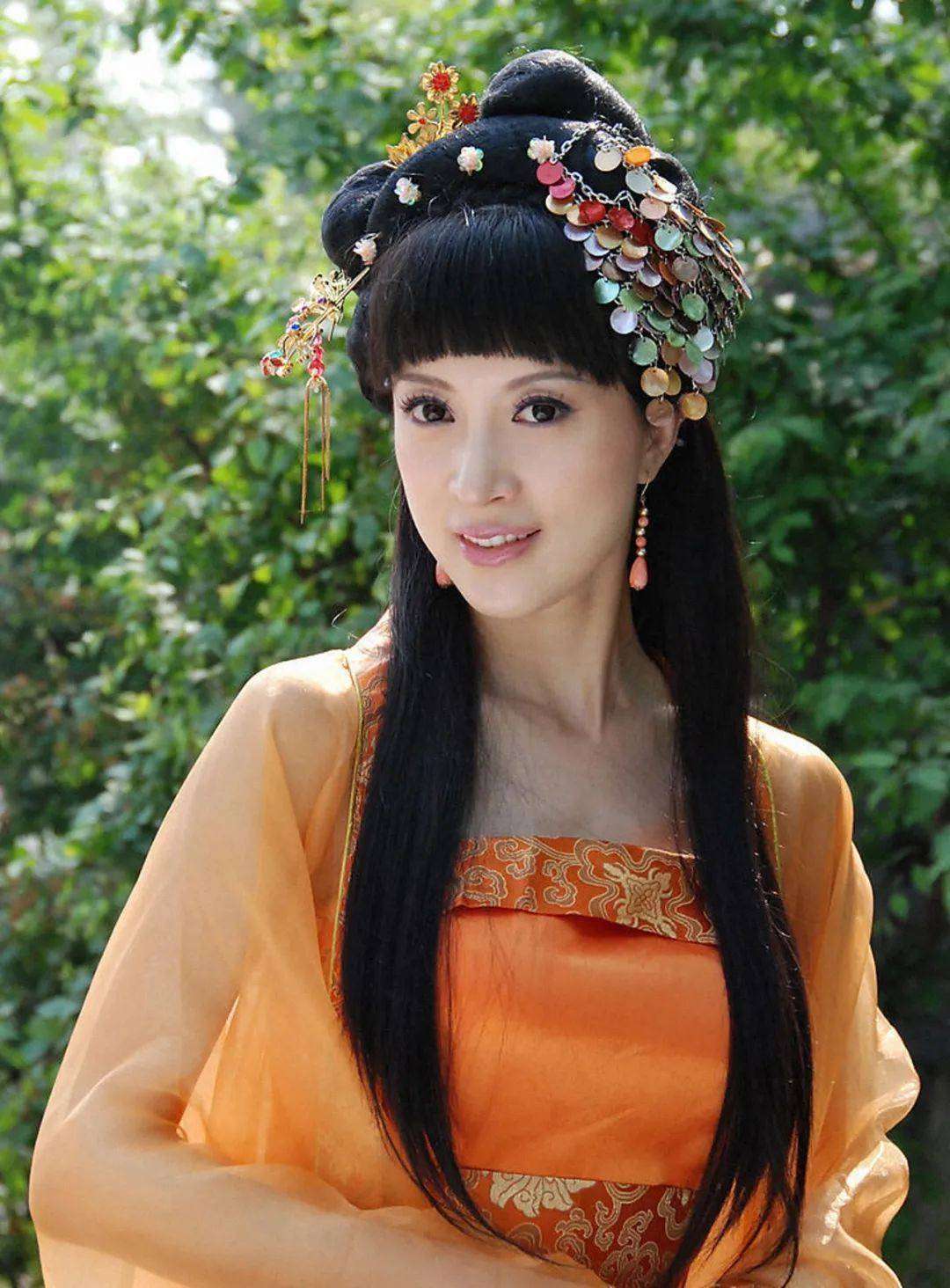 金巧巧:影坛大亨背后不蹭资源的清醒选择?