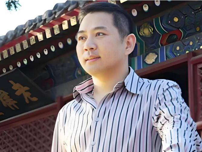 级歌唱家,曾12次荣登春晚,其丈夫身份更让人震惊