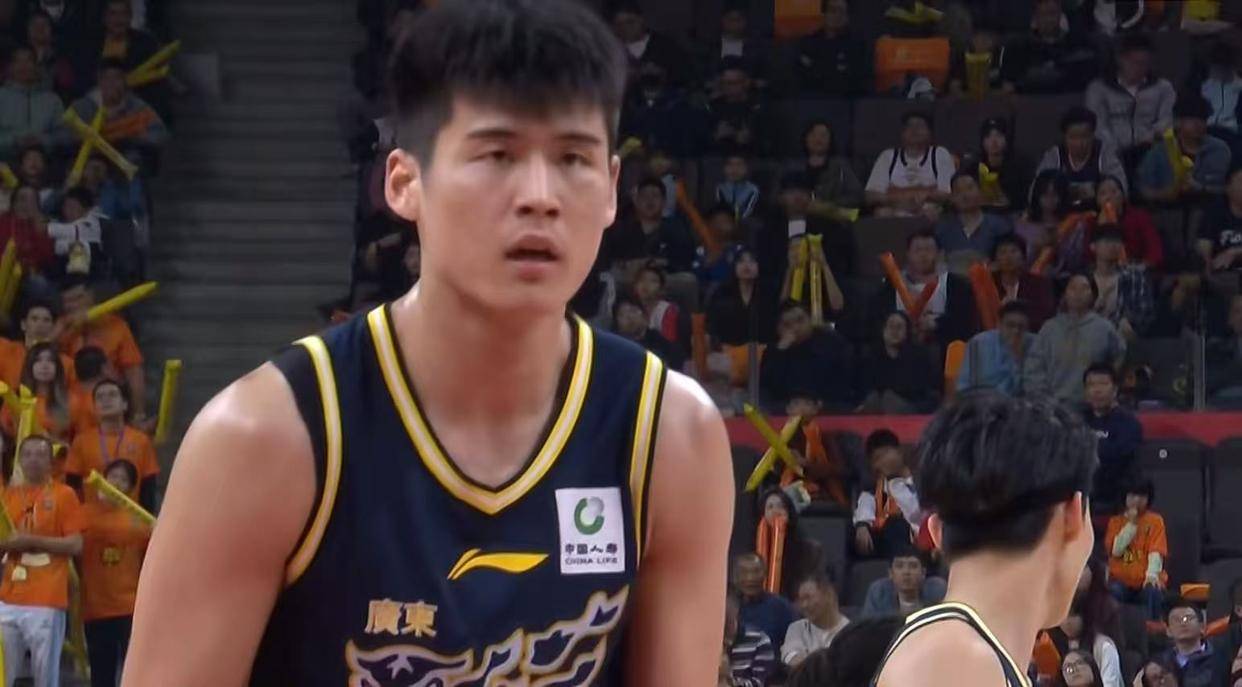 交易杨溢？广东队12人大名单竞争太激烈，朱芳雨有望抢下男篮国手