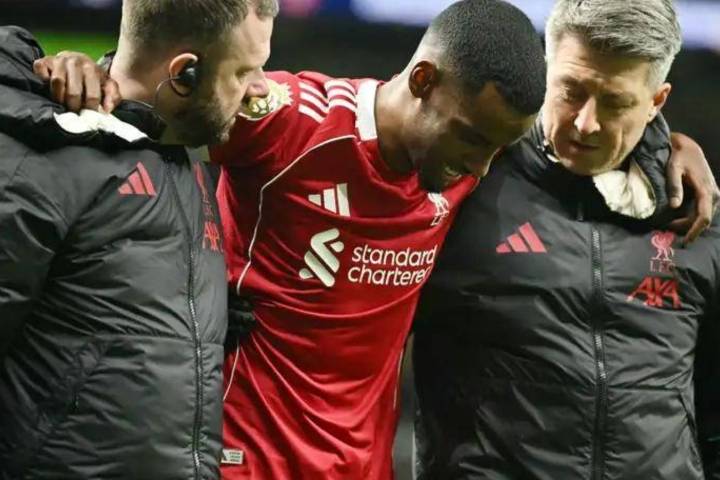 利物浦为亚历山大·伊萨克伤情揪心 红军担忧射手在热刺一役破门后腿部骨折