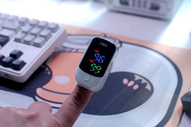 血氧仪推荐与评测：町石tinx指夹式脉搏血氧仪，又快又准又便携