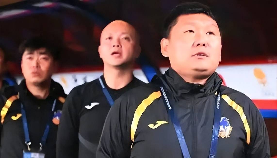 三位重庆籍国脚名将，大家更看好谁新赛季来铜梁龙？杨立瑜领衔