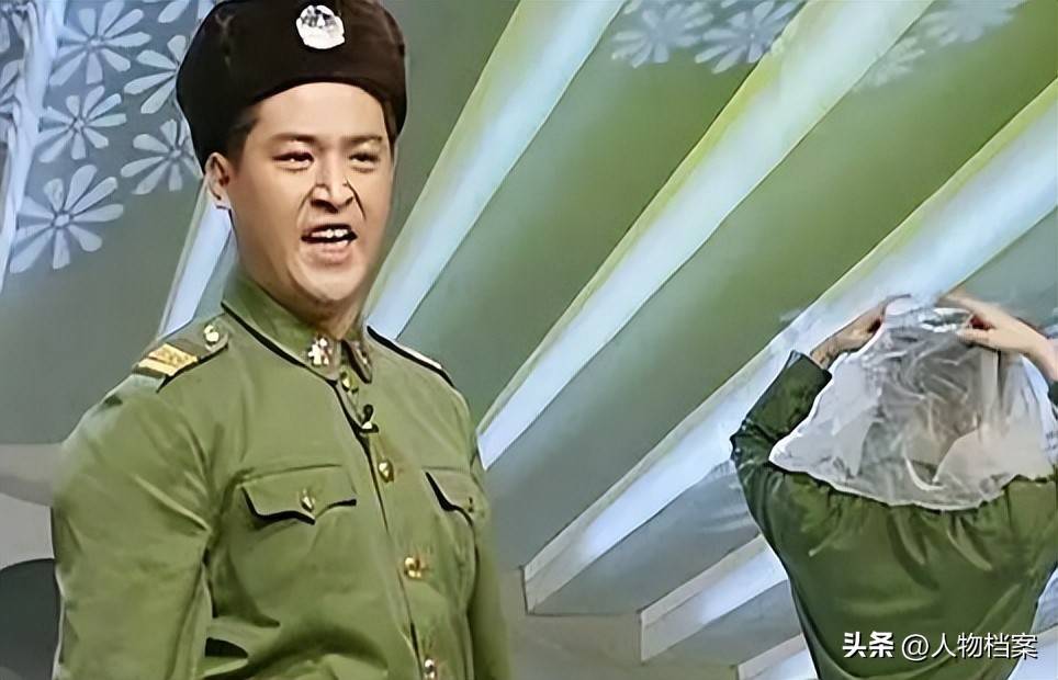 凭借一句我骄傲爆火,登春晚17次,忠心妻子28年却被喷吃软饭