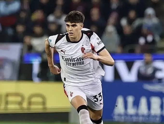 意甲媒体透露:米兰球员巴特萨吉由于表现太出色,俱乐部已主动为其涨薪