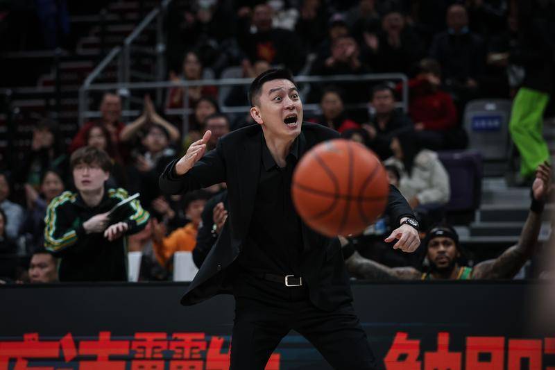 杨鸣：两队都在连败会拼尽全力 外援情况以官方为准
